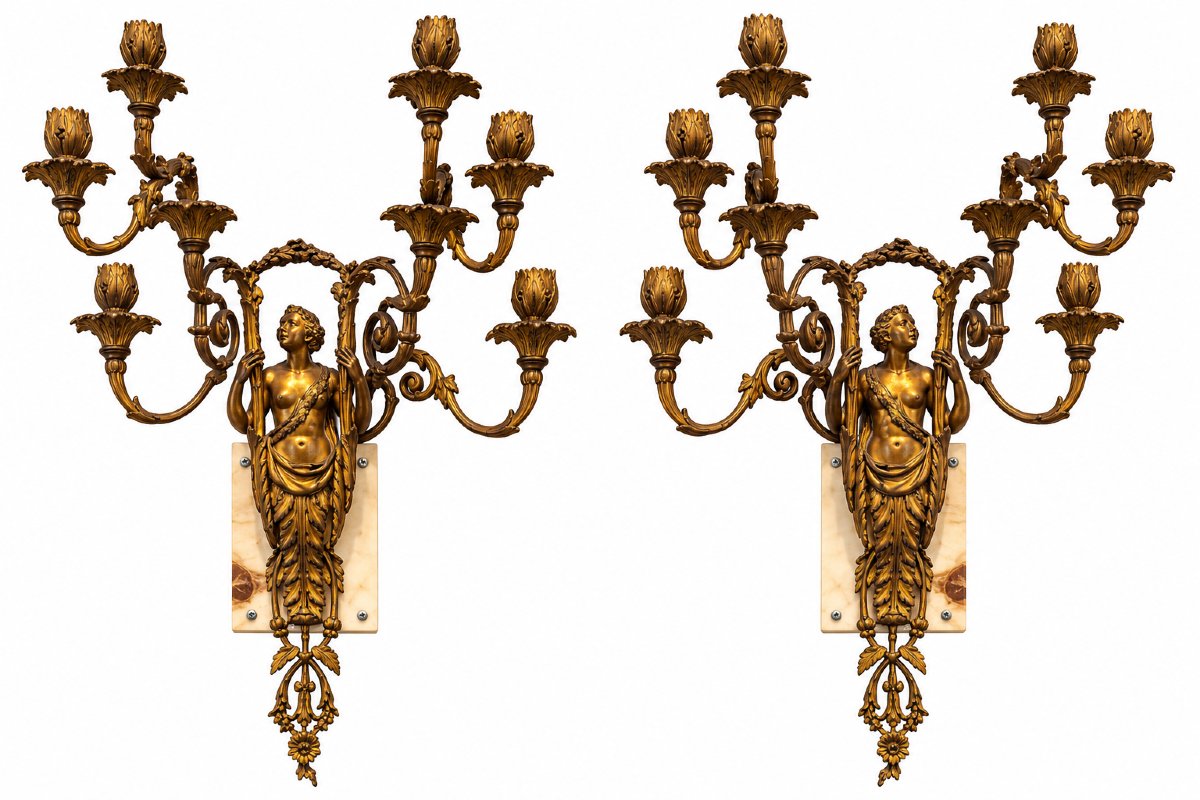 Importante coppia di appliques in bronzo dorato con figure femminili – Epoca Napoleone III