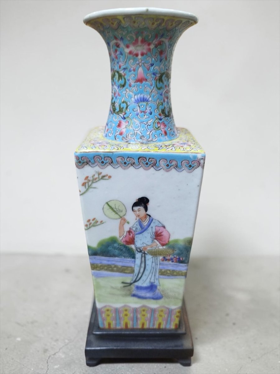 Coppia di vasi cinesi in porcellana Famille Rose – XIX secolo, tarda dinastia Qing-photo-1