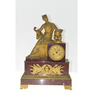 Pendolo in marmo griotte e bronzo dorato, "Allegoria dell'astronomia"