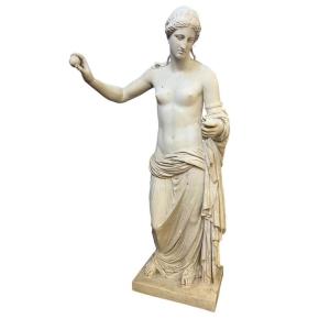 Grande scultura in gesso di allegoria femminile che mantiene una mela