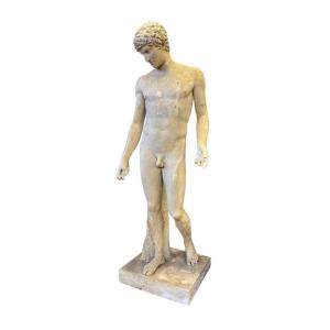 Grande scultura di un dio greco composta in patina bianca