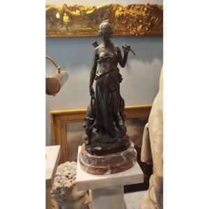 Scultura di bronzo di Diana 
