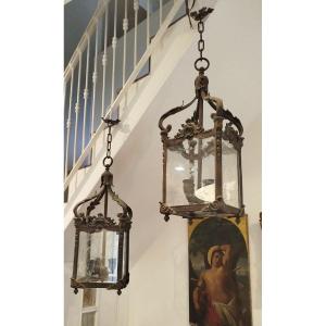 Coppia di lanterne in ghisa con decorazione di musi di leone, XIX secolo