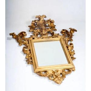 Italia, fine XVII – inizio XVIII secolo. Specchio in legno dorato e scolpito