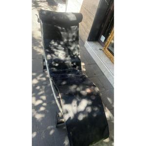 Chaise longue LC4 in stile Le Corbusier con rivestimento in cavallino