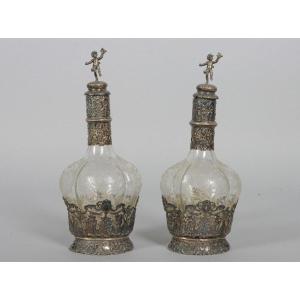 Coppia di caraffe in cristallo molato con montatura in argento 800‰