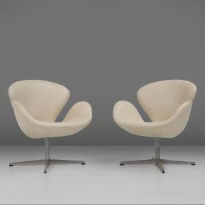  Set Of Swan Leather Armchairs, Designed By Arne Jacobsen For Fritz Hansen, Denmark, 2