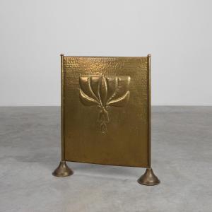 Elegant Art Deco Fire Screen In Hammered Copper, France, 1920s
