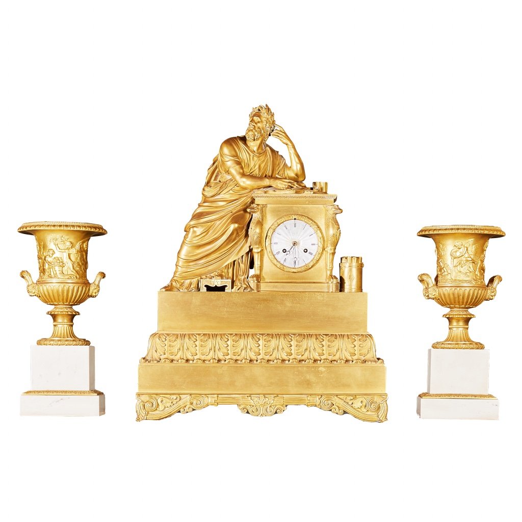 Importante trittico in bronzo dorato composto da pendola raffigurante Omero, due imponenti vasi-photo-2