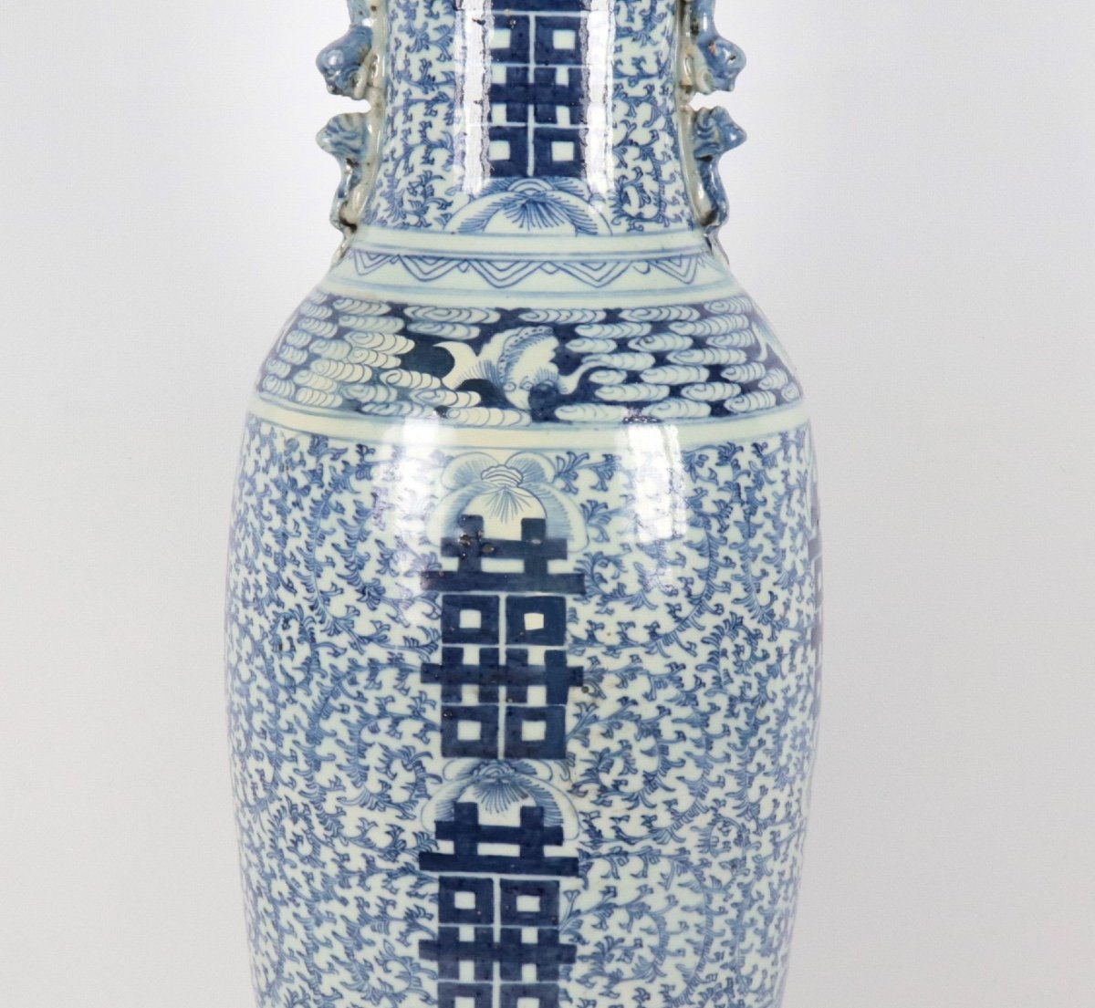 Grande vaso cinese a balaustro nei toni del bianco e del blu. Cina, Sec. XX-photo-2