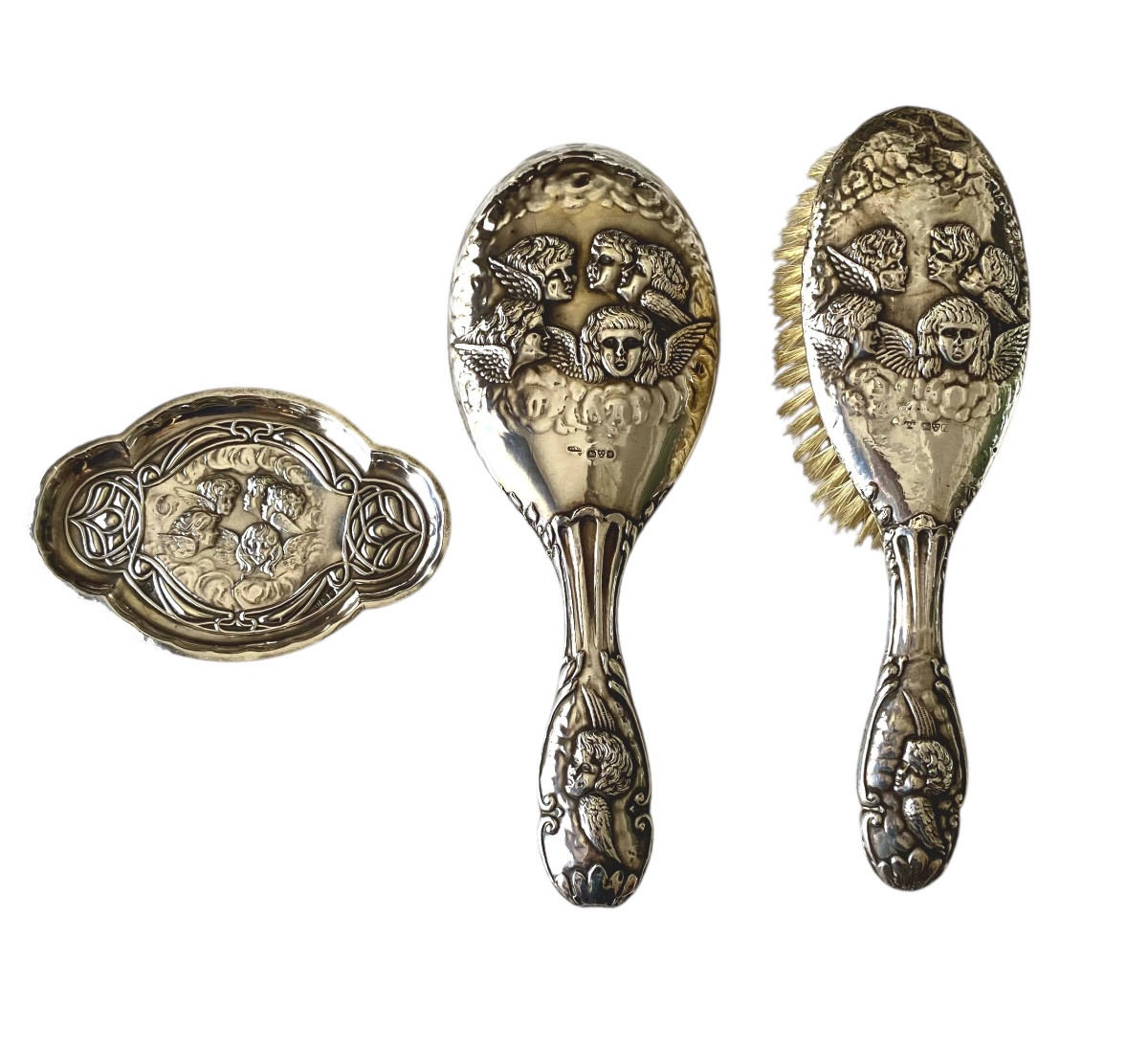 Set da toeletta in argento sbalzato. Inghilterra, inizio secolo XX-photo-2