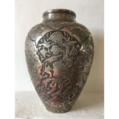 Large Vase In Chiseled Sterling Silver, Iran XXth Century. Beautiful Goldsmith, Diplomatic Gift.