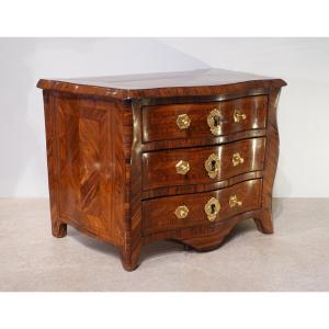 Small 18th-century Master's Chest Of Drawers