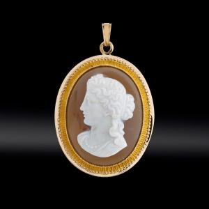 Cameo Pendant On Agate Circa 1870