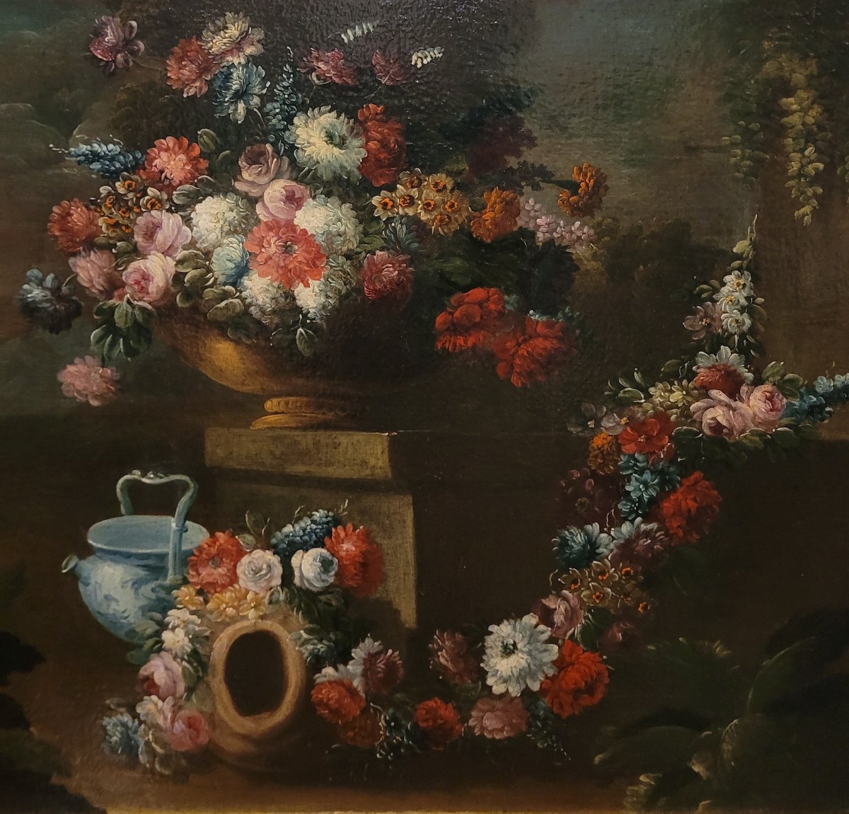 “Grande natura morta con vaso fiorito, ghirlanda di fiori e vaso in porcellana” -photo-3