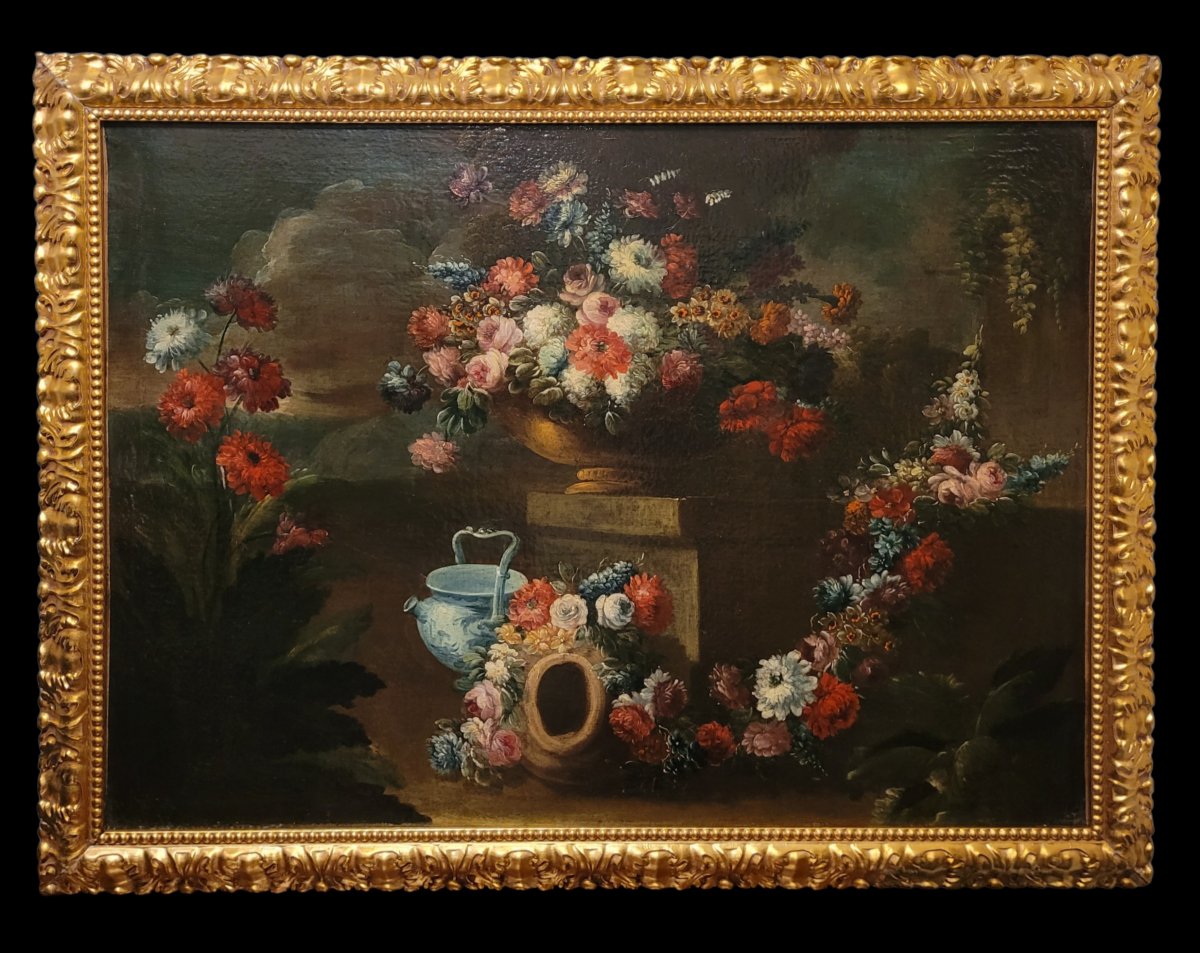 “Grande natura morta con vaso fiorito, ghirlanda di fiori e vaso in porcellana” 