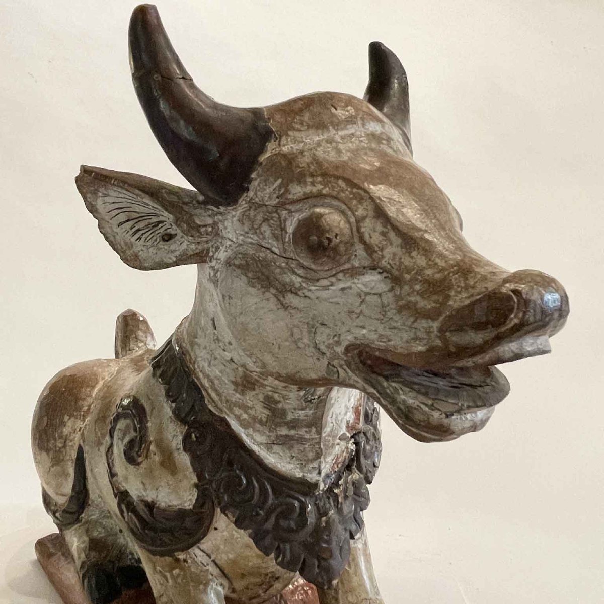 Mucca Nandi In Legno Scolpito E Laccato-photo-3