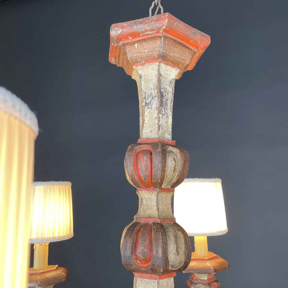 Lampadario In Legno Laccato  Rosso e Avorio a Sei Luci -photo-3