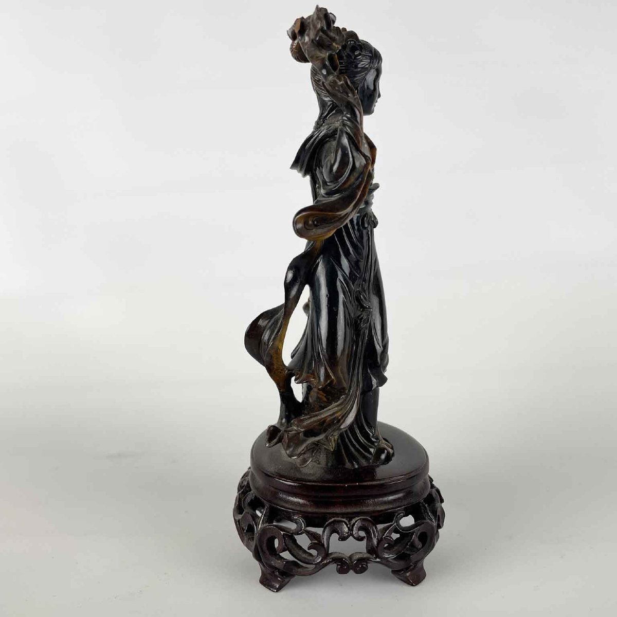 Figura Di Donna Con Fiore Intagliata In Occhio Di Tigre Cina 1960 Circa-photo-1