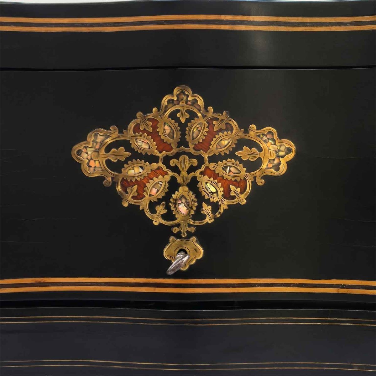 Cofanetto da Liquori Francese del 1860 Circa con Bottiglie e Bicchieri Molati-photo-1