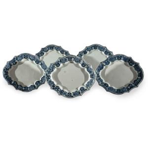 Cinque Piatti di Maiolica Italiana Faenza Secolo XVIII Decoro Floreale Blu
