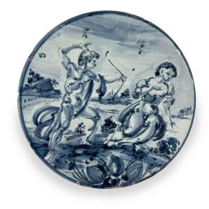 Piatto In Maiolica Savonese Con Decoro Bianco E Blu