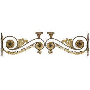 Coppia di Grandi Appliques Dorate Con Fiori e Volute 1700 Bracci Per Lampade Votive