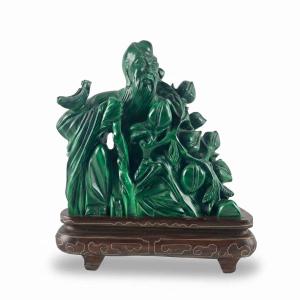 Figurine chinoise représentant un vieil homme sculpté dans la malachite