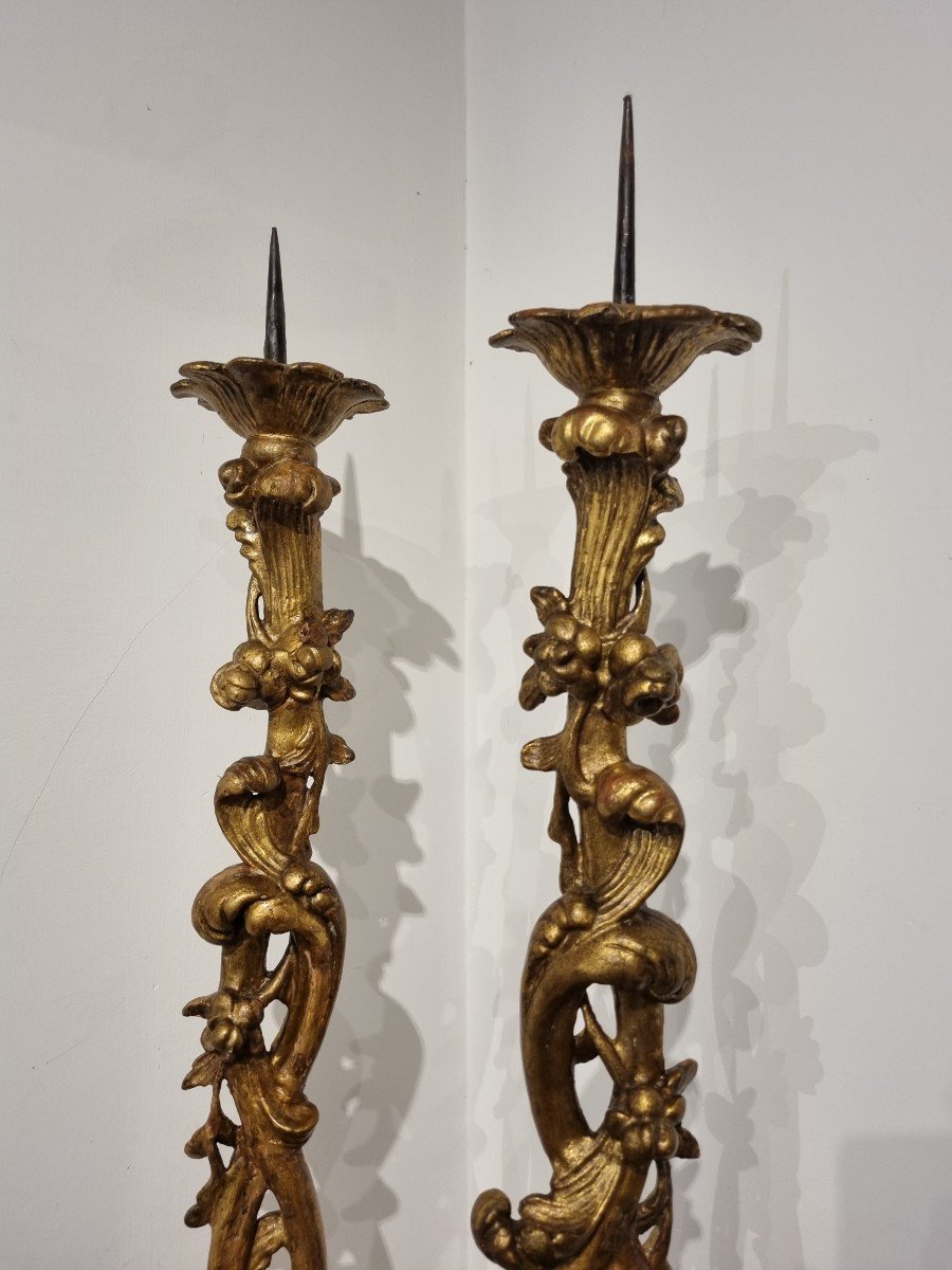 Paio di candelieri in legno dorato-photo-2