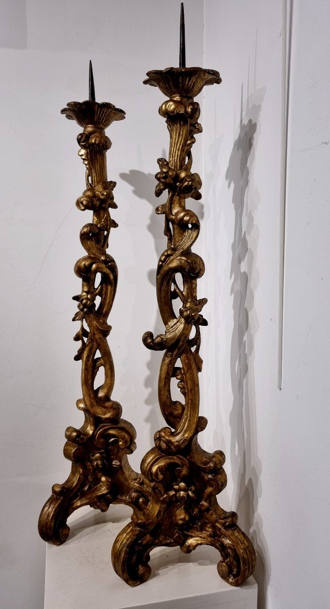 Paio di candelieri in legno dorato-photo-3