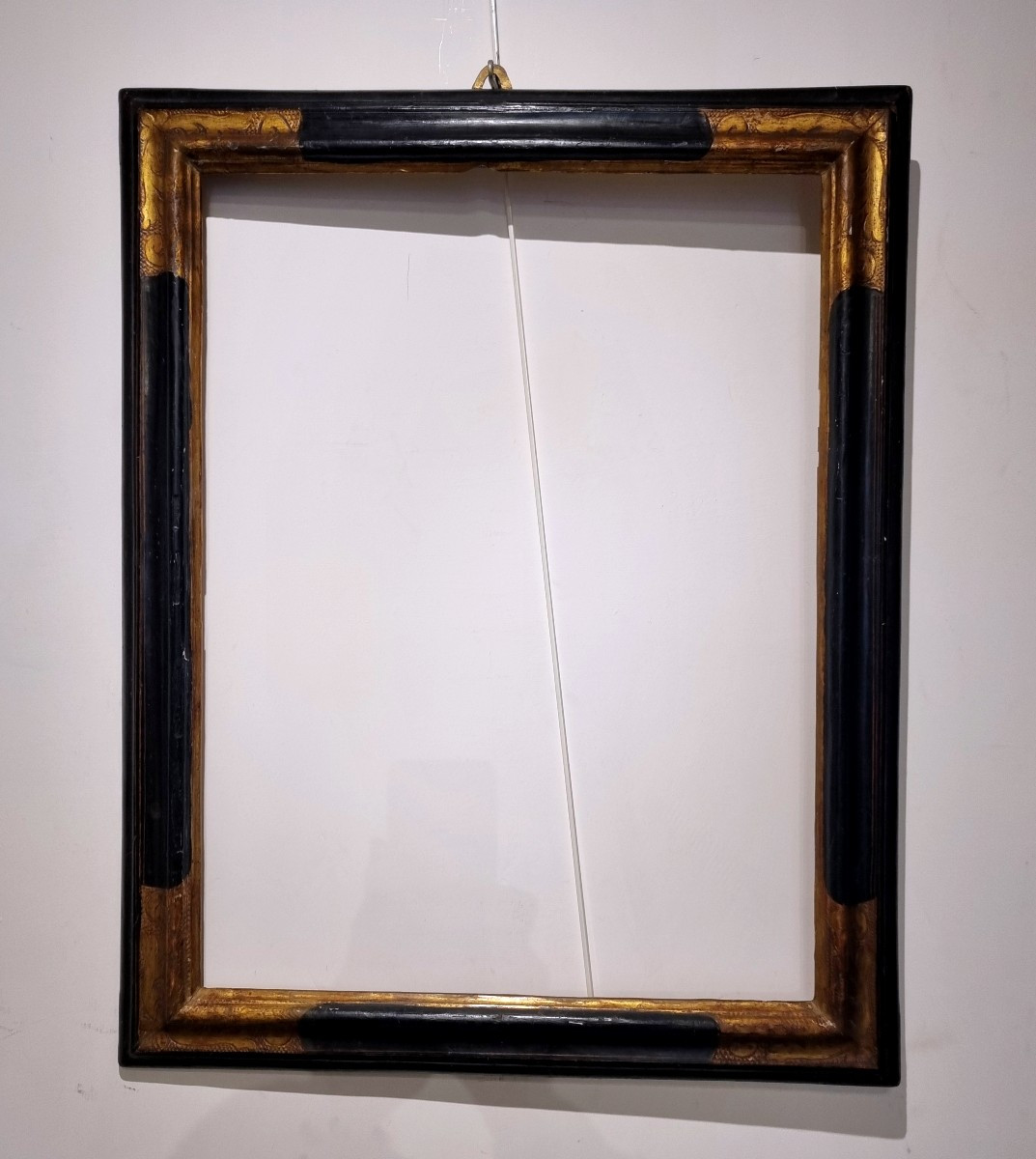 Cornice italiana laccata