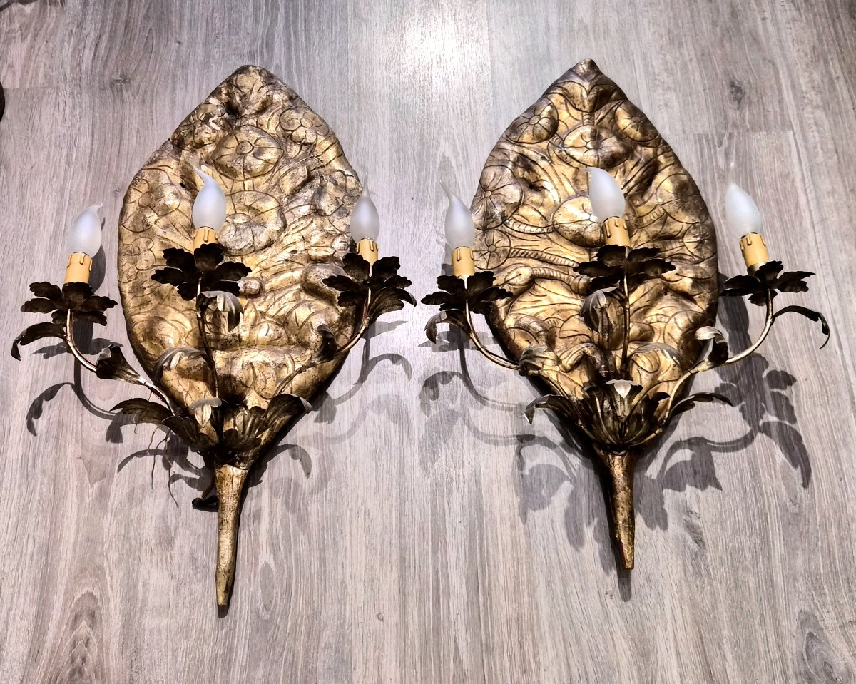 Coppia di appliques in carta pesta dorata