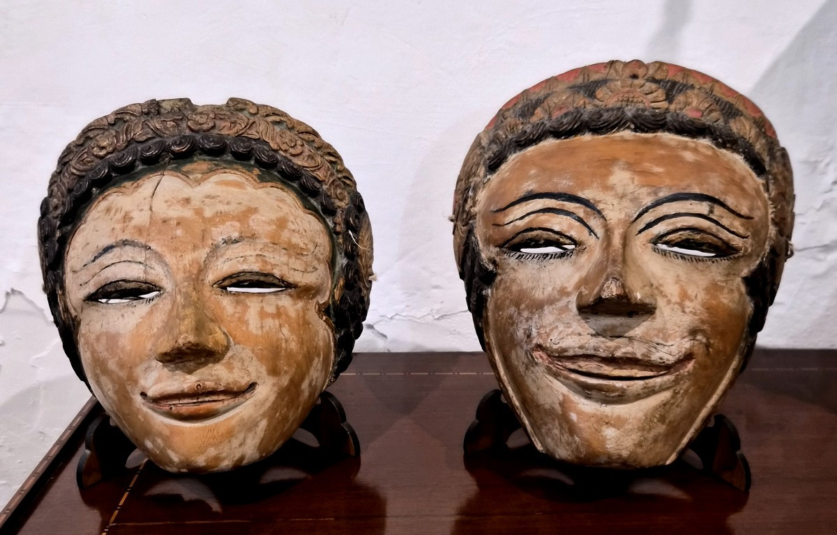 Paio di Maschere orientali legno policromo-photo-1