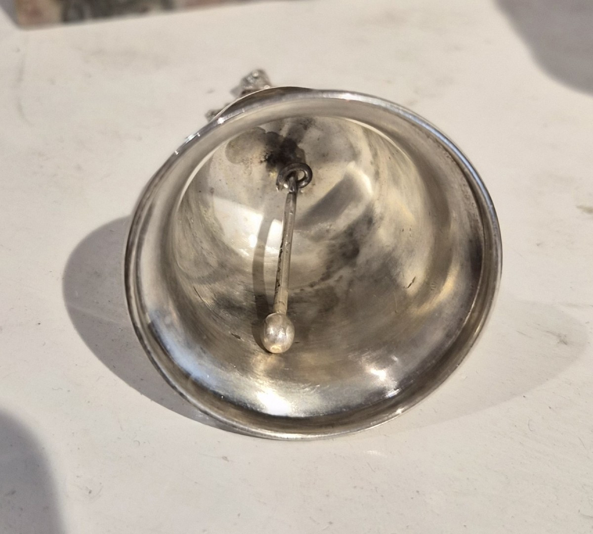 Campanellino in argento da tavolo con putto e tritone-photo-1
