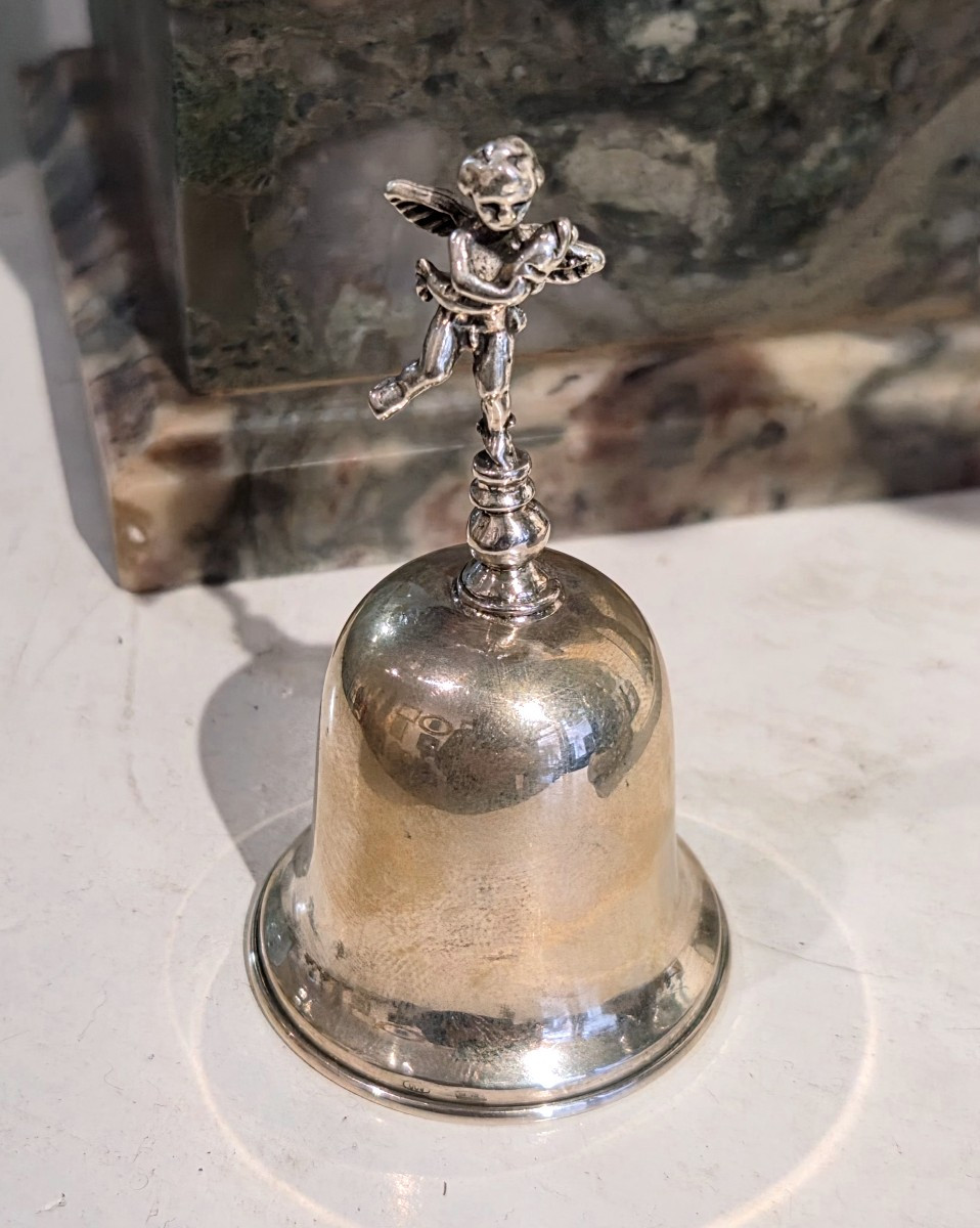 Campanellino in argento da tavolo con putto e tritone