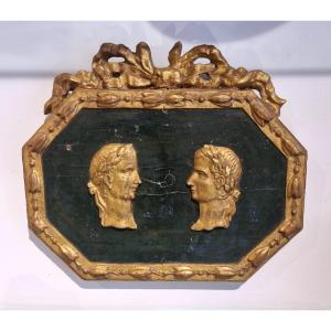 Fregio in legno dorato e laccato con profili di Imperatori