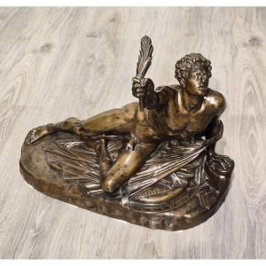 La scultura in bronzo del Soldato di Maratona,firmata F.Barbedienne