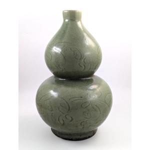 Longquan Green Earthenware Double Gourd Vase, Song Dynasty.