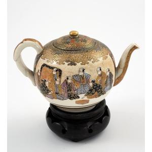 Small Kyoto Satsuma Teapot With Court Scene, Meiji Period, C.1885 – With Stand