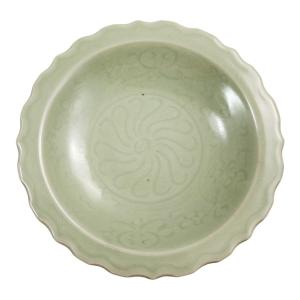Architectural Longquan Celadon Bowl With Foliate Rim — Southern Song/early Yuan (13th–early 14t