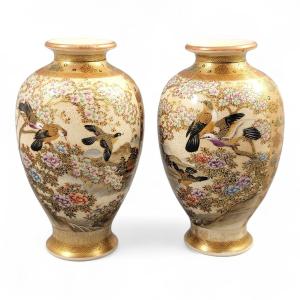 Pair Hododa (保土田造) Satsuma Vases With Shimazu Crest — Late Meiji / Early Taishō