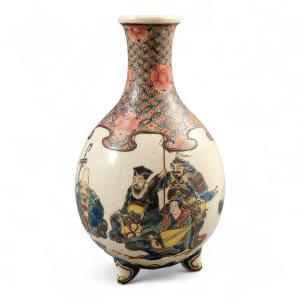 Chōshūzan Kyoto Satsuma Tripod Portrait Vase By Jissei After Yoshisada (meiji)