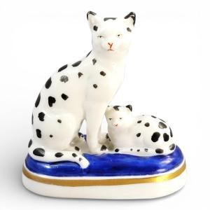 Late 18th Century Chelsea Porcelain Miniature Group, Cat With Kitten