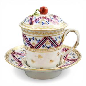 Manufacture De La Reine Trembleuse Chocolate Cup And Saucer, Paris C.1780–1800