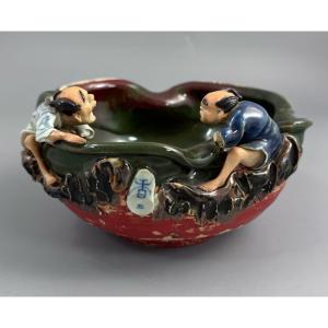 Sumida Gawa Pottery Suiban / Brush Washer With Two Climbing Figures, Signed Kōko, Meiji–taishō