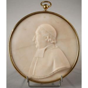  Early 19th Century Medallion In Carrara Marble