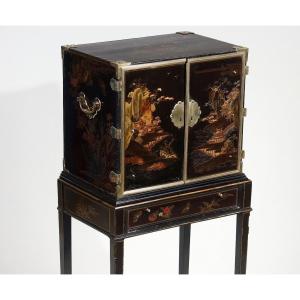 Edo Period Cabinet From The Late 18th Century