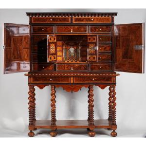 Large And Rare Cabinet With Theater And Trompe l'Oeil, 17th Century. Attributed To Thomas Hache 