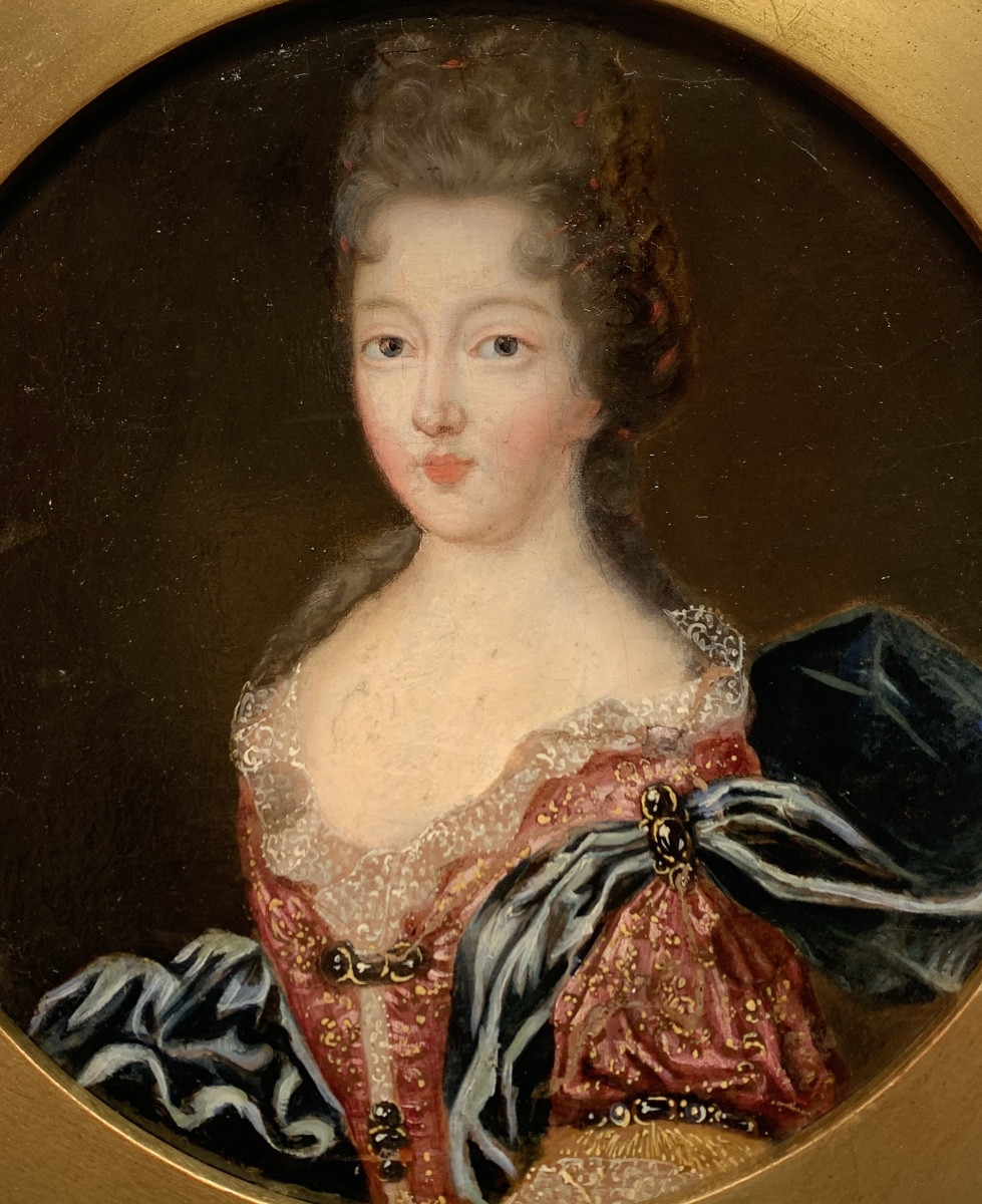 Ritratto di ragazza in tondo. Olio su tela,diametro 32cm. Scuola francese del XVIII secolo.-photo-2