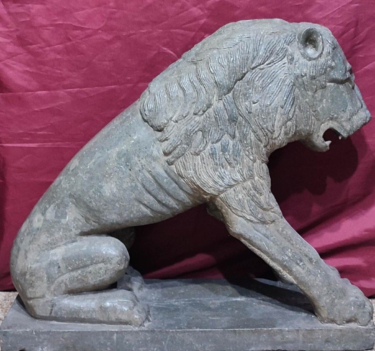 Scultura In Basalto Leone  Medievale-photo-2